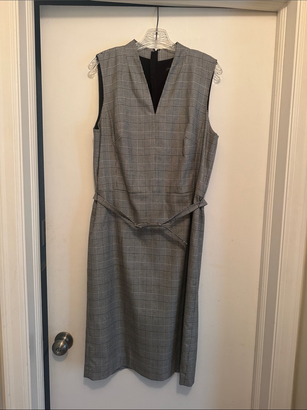 Ann Taylor Gray Glen Plaid Sleeveless Sheath Dress